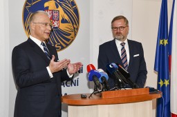 Premiér Petr Fiala navštívil BIS a byl u zveřejnění výroční zprávy