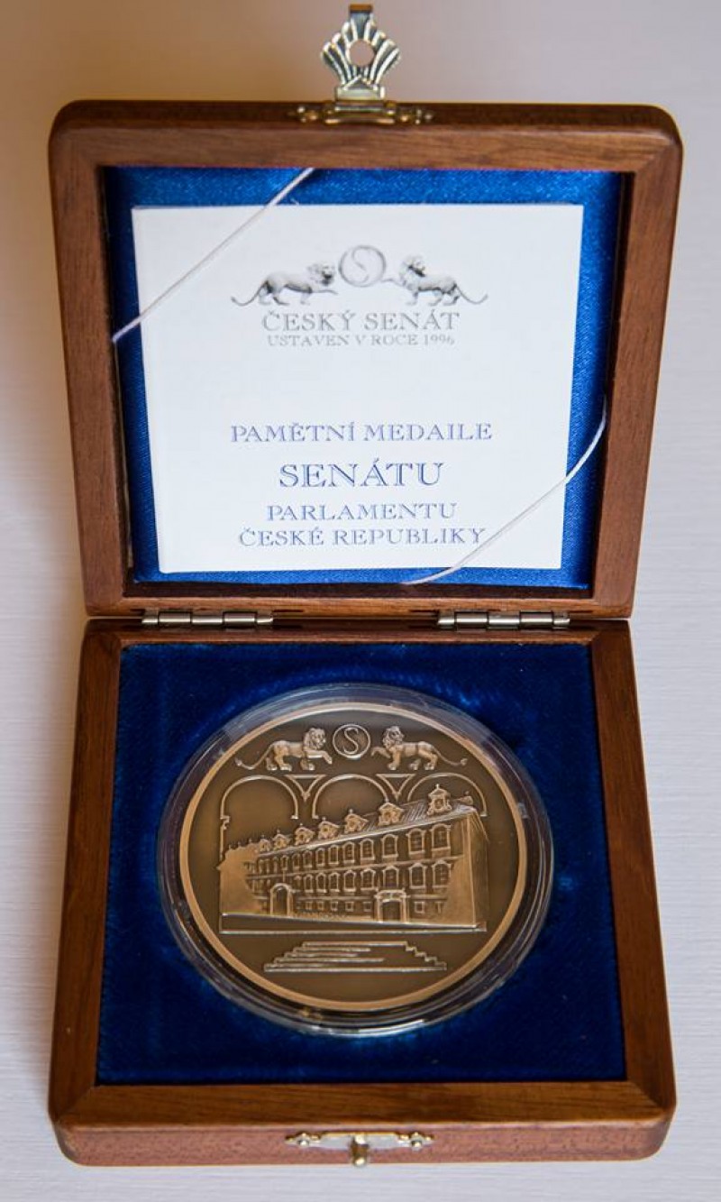Michal Koudelka byl oceněn Stříbrnou medailí předsedy Senátu Parlamentu ČR